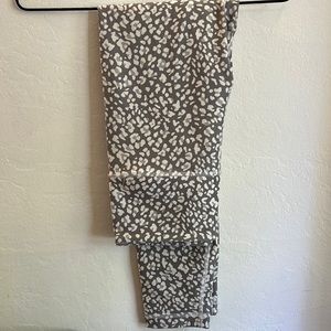 Snow leopard print leggings
